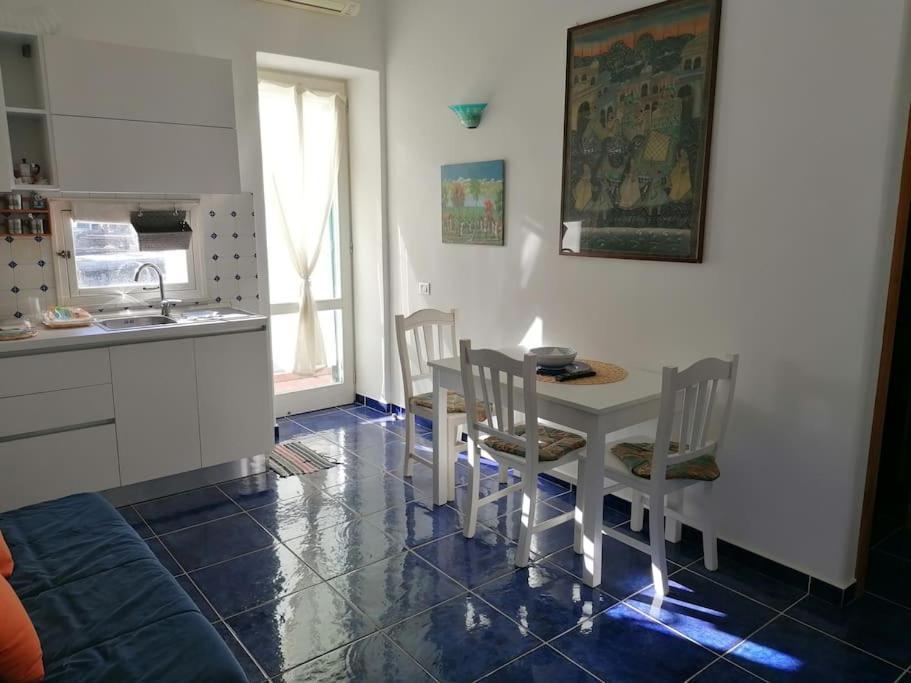 Grazioso Appartamento A Ischia Zona Pilastri Esterno foto